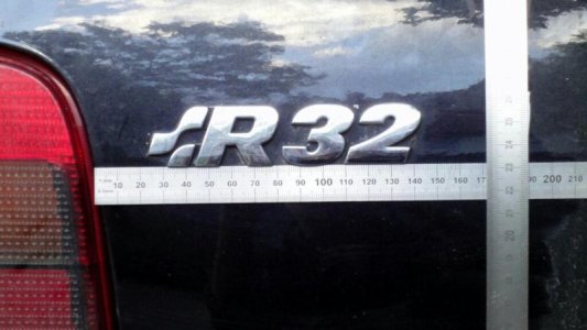 r32_Logo heckklappe_1.jpg