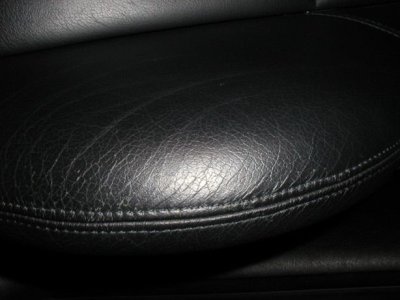 Fahrersitz Seitenwange Einstieg.jpg