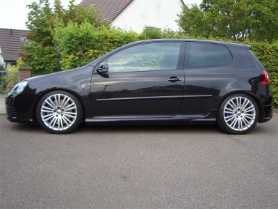 Golf R32 (Medium).jpg