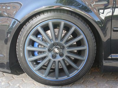 1 dreckiges Vorderrad mit geilem BLAUEM Streifen.jpg