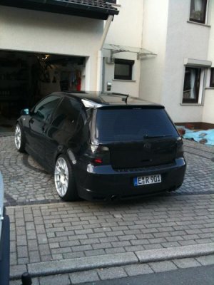 Golf R32 hinten schwarz.jpg