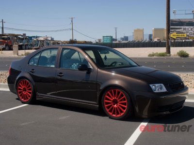 eurp_0806_72_z+2008_wustefest_las_vegas_show+vw_jetta+custom_paint_and_red_wheels.jpg