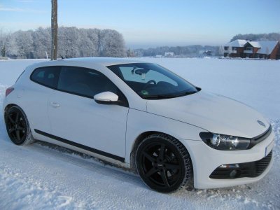 8x18 ET35 Ronal R41T mattschwarz montiert.jpg