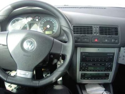 Golf V Lenkrad im Golf IV.jpg