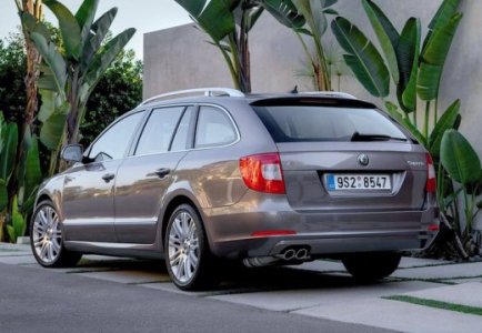 SKODA-Superb-Combi-3-6-V6-4x4-DSG--2009-.jpg