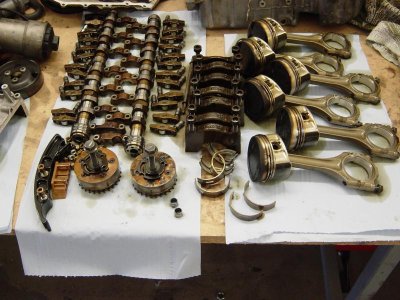 Nockenwellen + Kolben.jpg