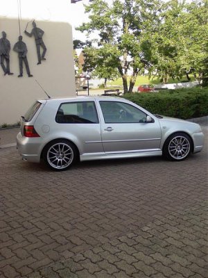 Golf IV R32 2.jpg