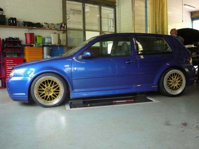 Golf-R32-008 gold.jpg