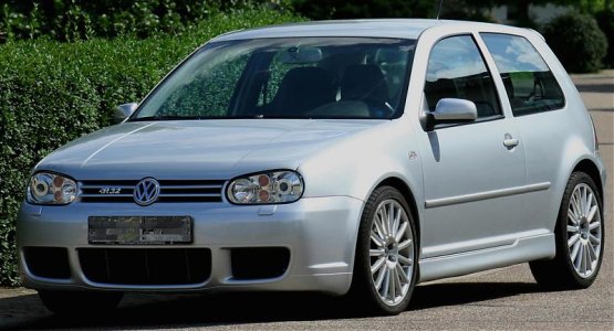 Golf IV R32 front.jpg