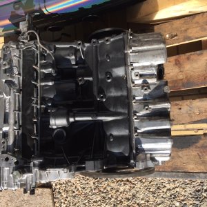 Einmal komplett neu. 3.3 l, Kopf max. bearbeitet, 2 S Nocken.