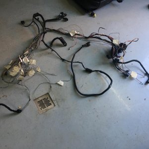 Kabelbaum aus dem Spender extrahiert.