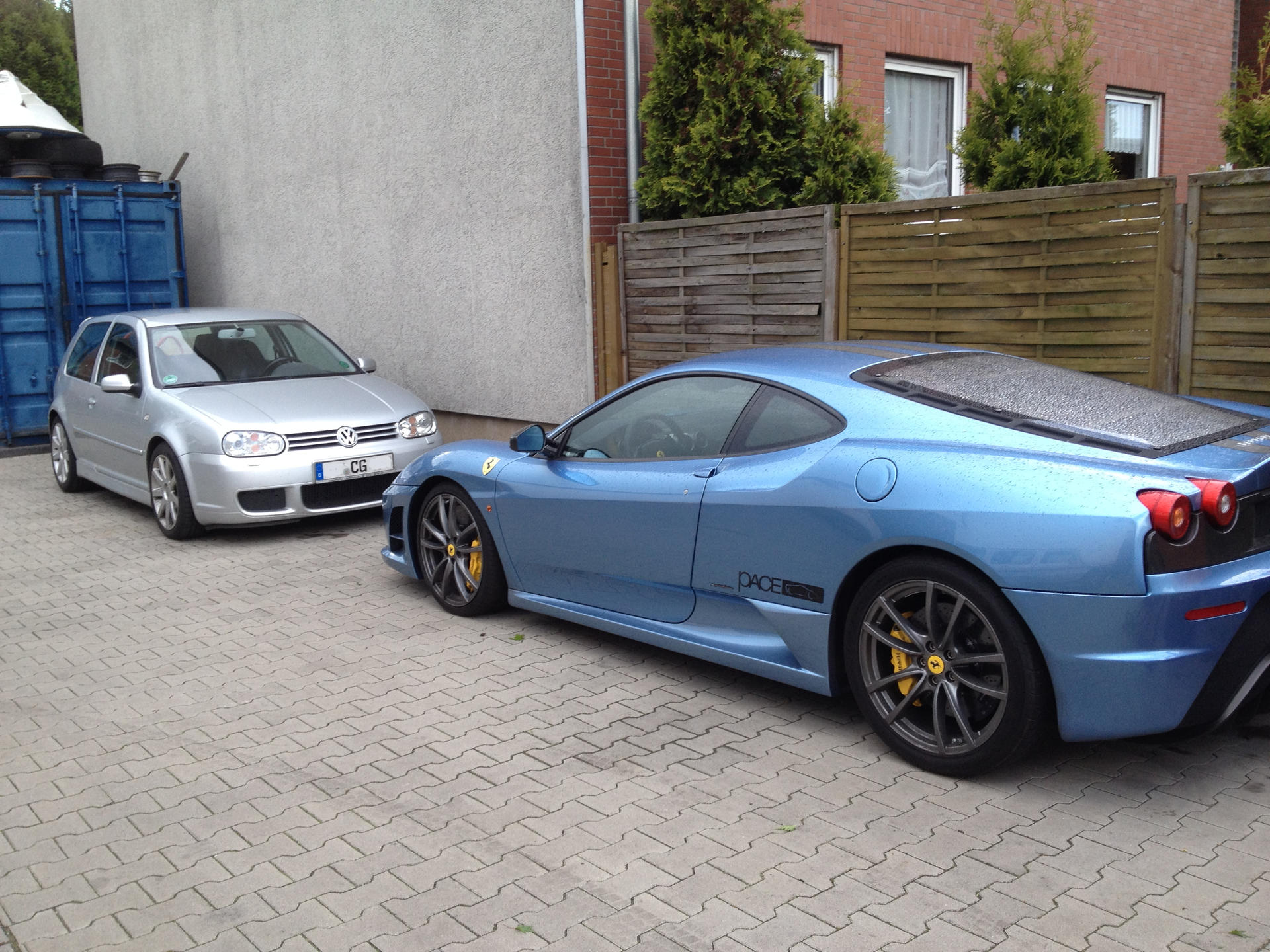 Das Original stammt vom 06.05.2015. Keine Ahnung mehr, in welchem Kontext das entstand, und ob in der Situation womöglich eine Art Konkurrenzdenken he