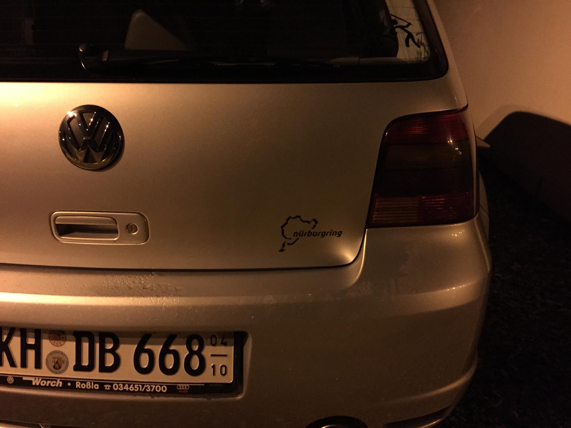 Den Aufkleber hat er sich verdient ;)