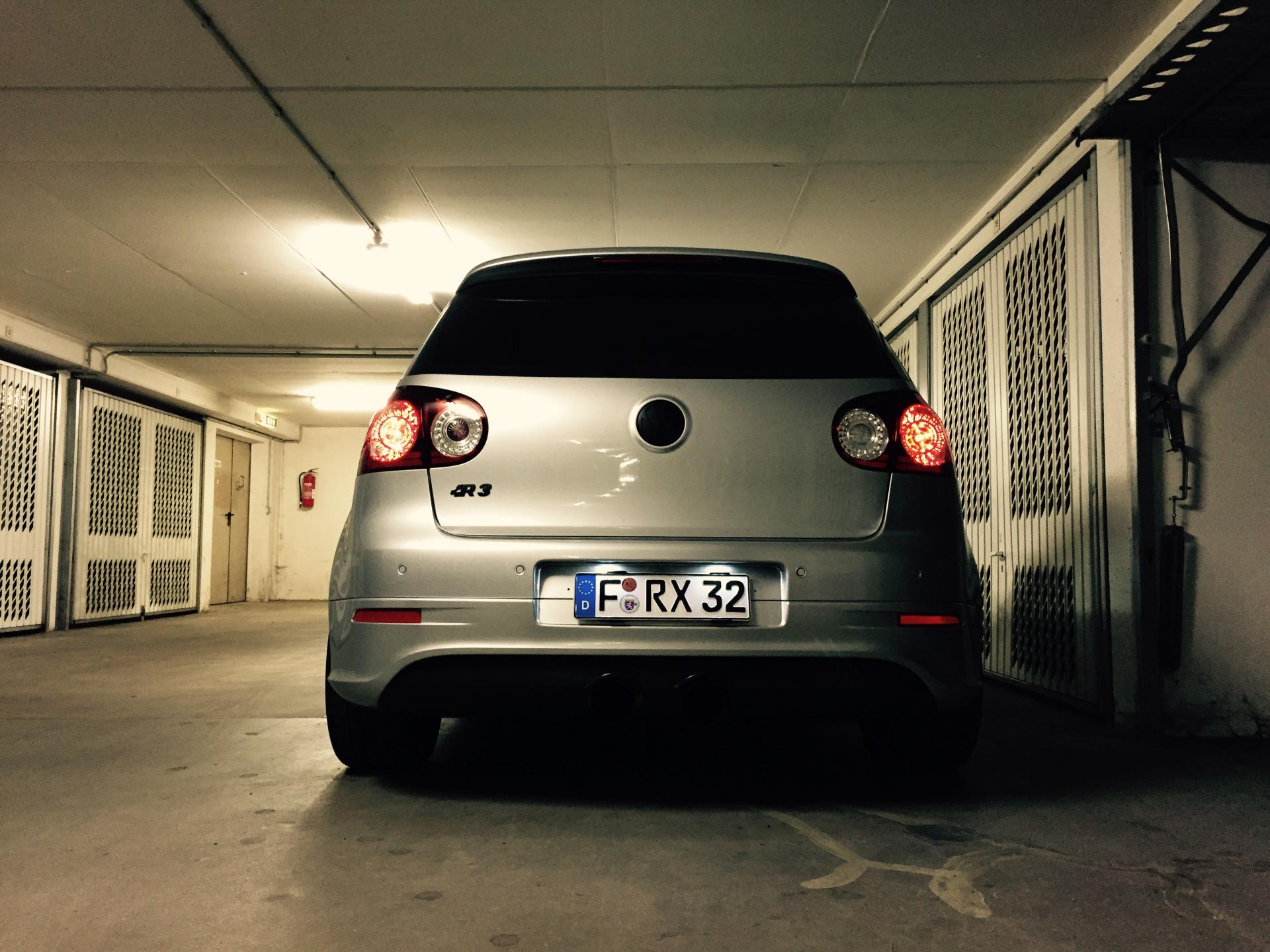 Es Kamen : neue Rückleuchten , angefertigter ESD mit 100mm endrohren , neue felgen und Kleinigkeiten wie kennzeichenbeleuchtung ,etc.