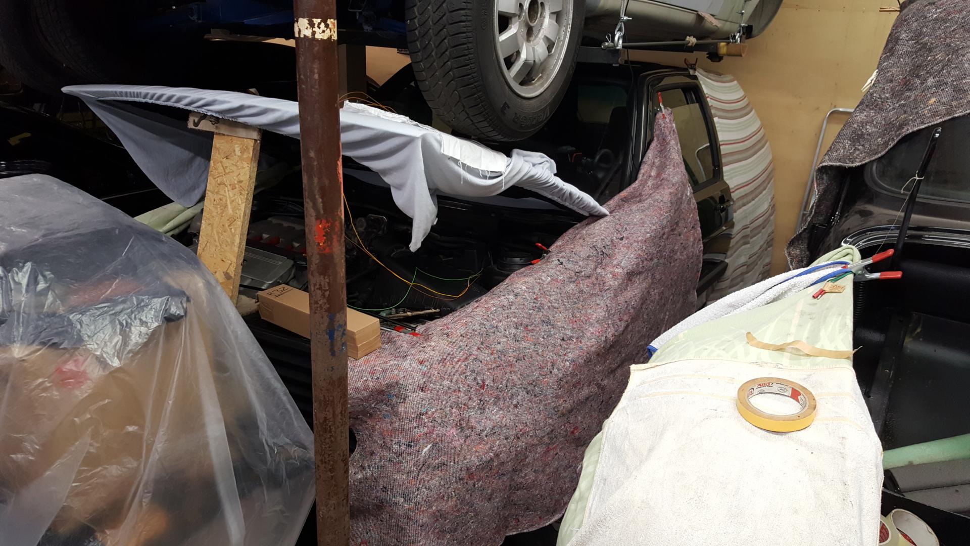 Schrauben unter schwierigen Bedingungen:
Sitze ausbauen und Öl ablassen eine einzige Qual