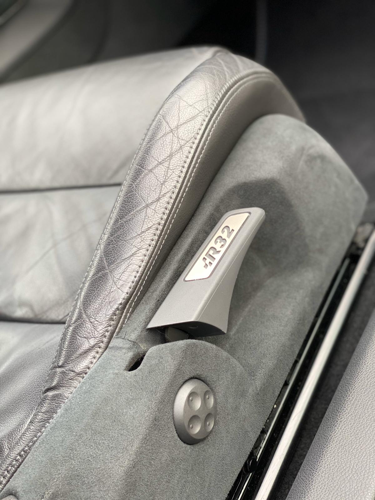 Sitzverkleidung in Alcantara-Schwarz