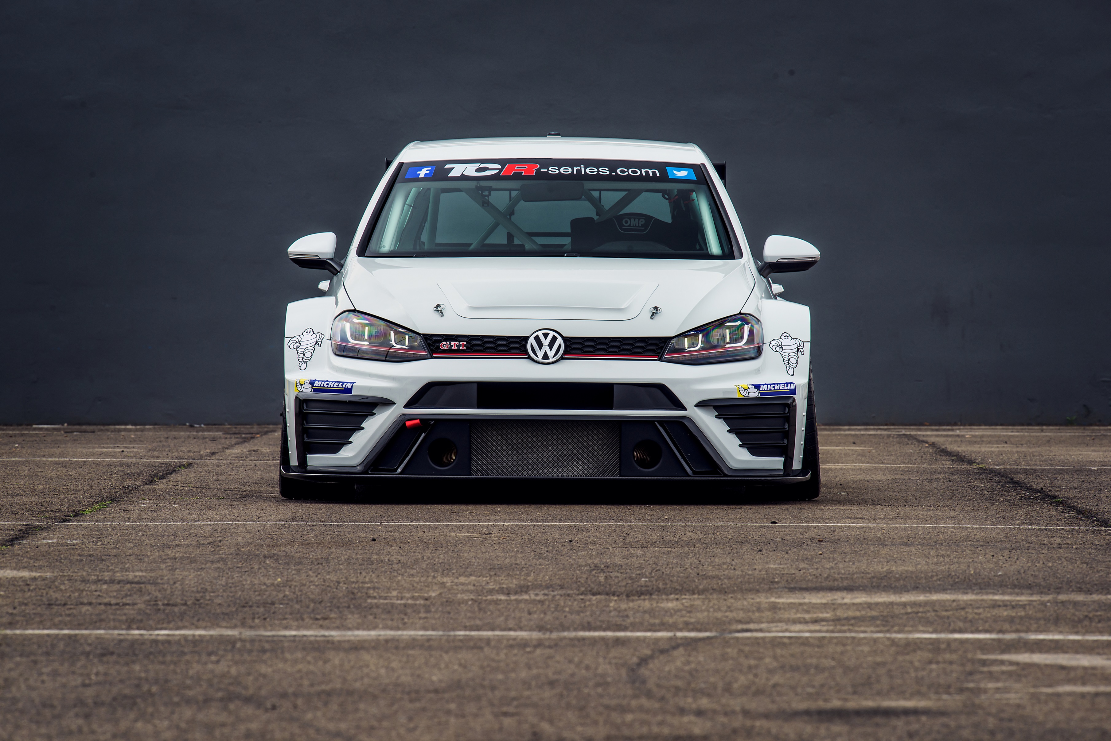 Volkswagen_Golf-GTI-TCR.jpg
